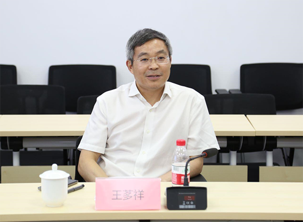 资讯纵览-广州市黄埔区委书记陈杰一行考察调研大湾区协同院高科技企业,加速推动科创成果落地转化2-600.png